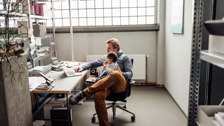 Unternehmen müssen Männer stärker über Elternzeit und Teilzeitarbeit informieren.