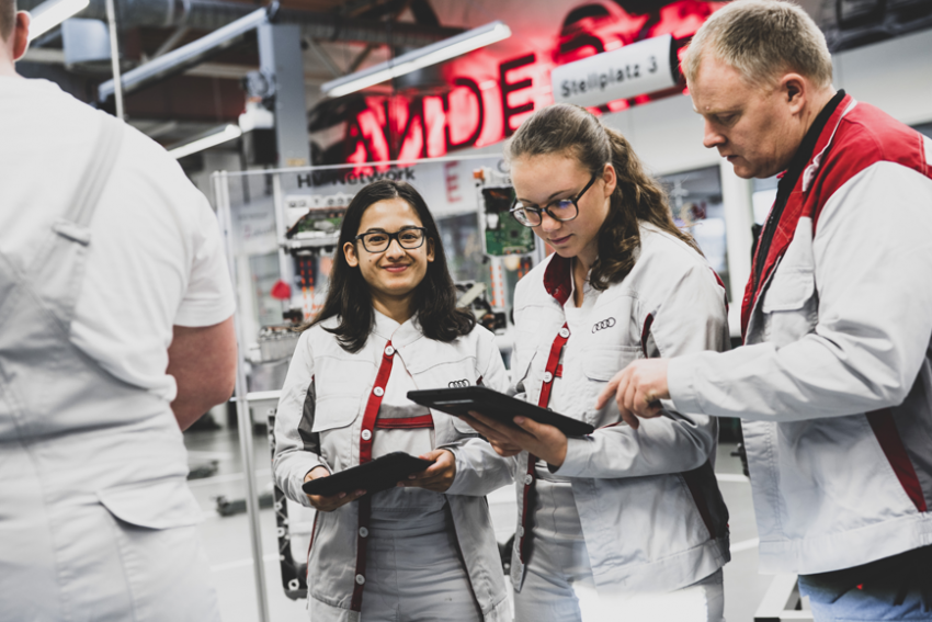Audi: Audi-Azubis lernen mit digitalen Plattformen